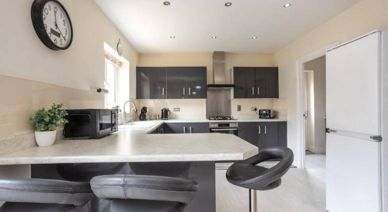 Vacation home with 6 rooms for 14 persons in Swindon
