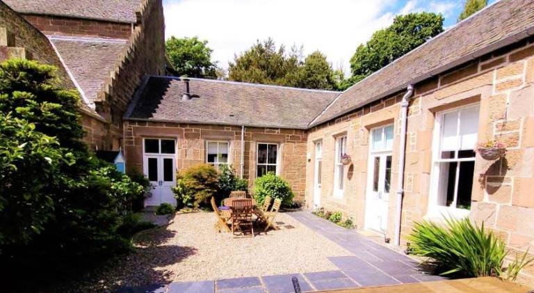 House with 3 rooms for 6 persons in Dundee