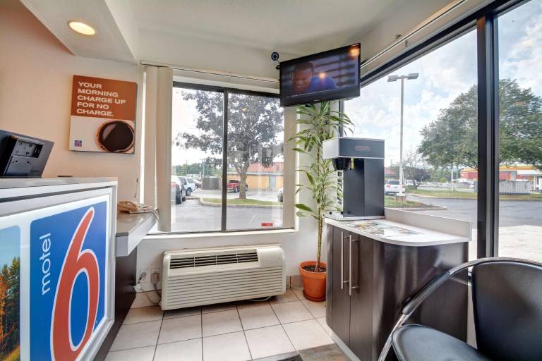 Motel 6 Southington, CT - Hartford — photo 4