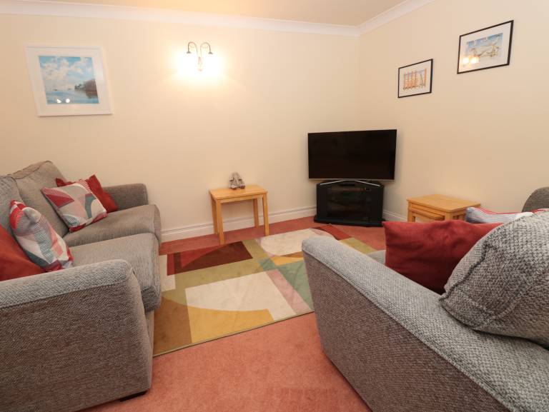 Cottage with 2 rooms for 4 persons — photo 2