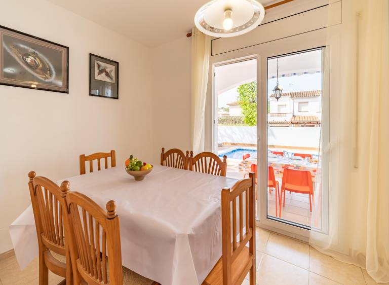 Fully equipped nice villa with patio, garden & grill | Pets are welcome — photo 4