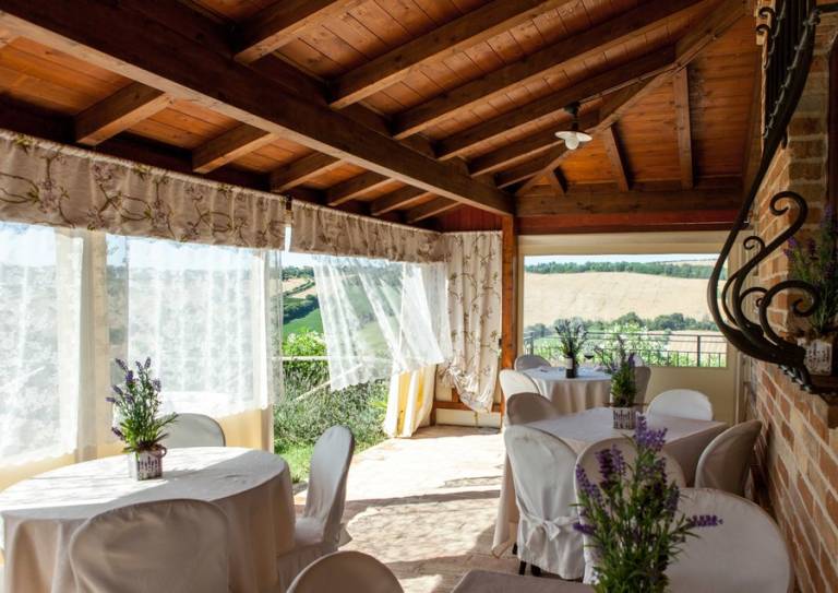 Agriturismo La Corte: Mini-Appartamento Fresca Rugiada con camera matrimoniale e divano letto in cucina — photo 2