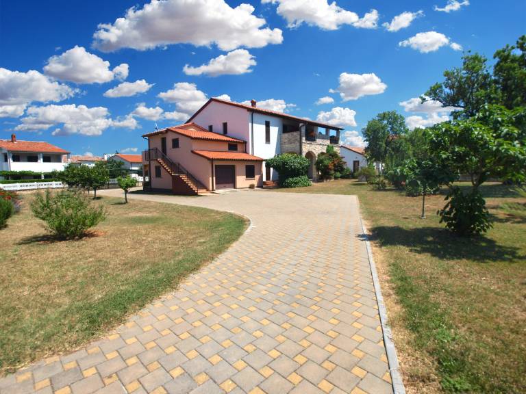 Holiday apartment with barbeque & terrace — photo 2