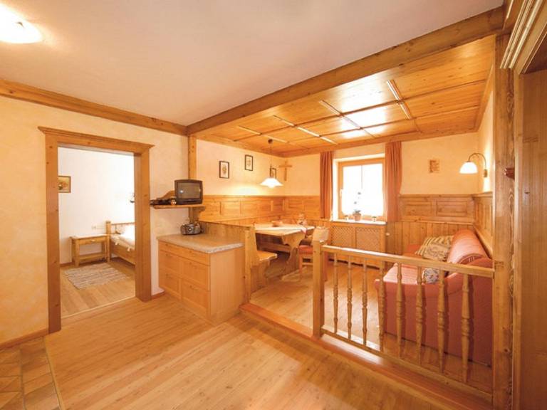 Family-oriented rental apartment with sauna, patio & yard | Pets allowed — photo 2