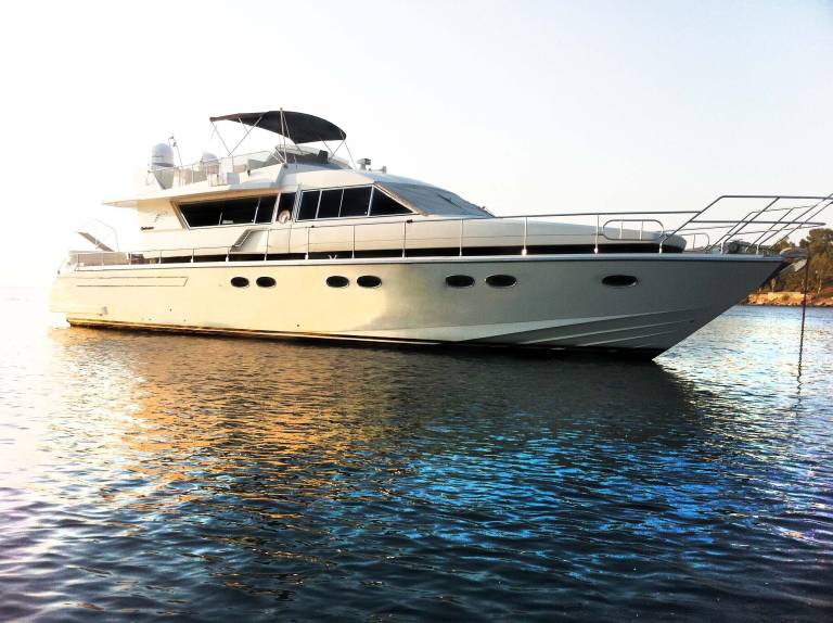Houseboat Glyfada