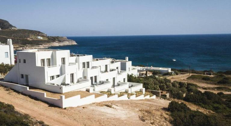Apartment with terrace & yard in Paros