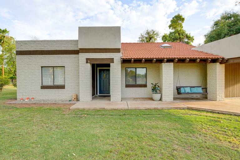 Family Home on > 2 Acres w/ Stables in Gilbert! — photo 4