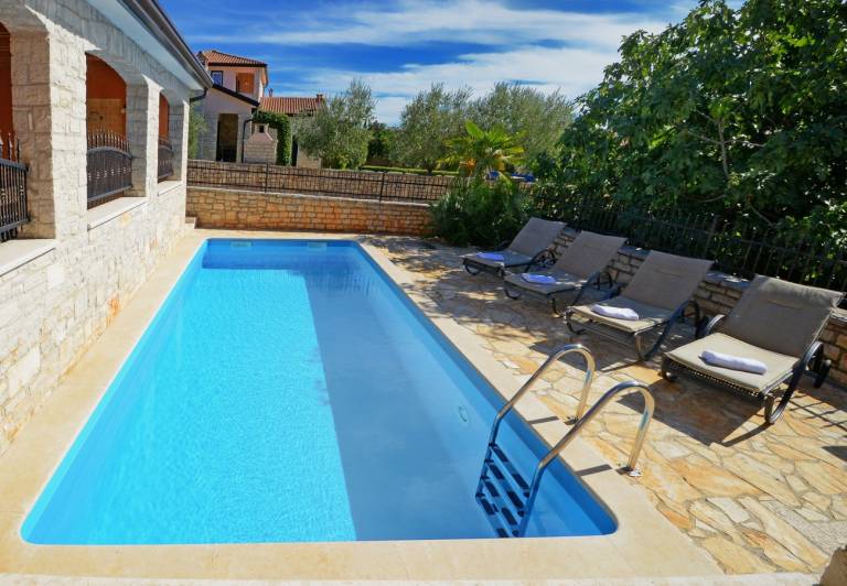 Villa with garden, patio & private pool — photo 4