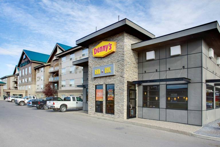 Sandman Hotel & Suites Calgary West — photo 4