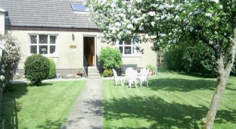 Vacation home with yard in Helensburgh