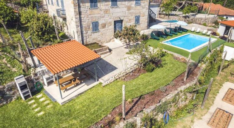 House with yard, private pool & patio — photo 3