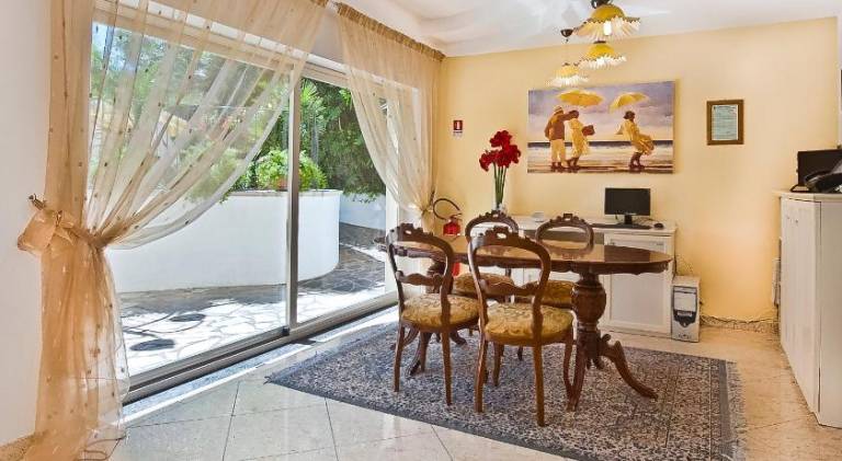 Serviced apartment with garden, pool & jacuzzi | Perfect for remote work — photo 5