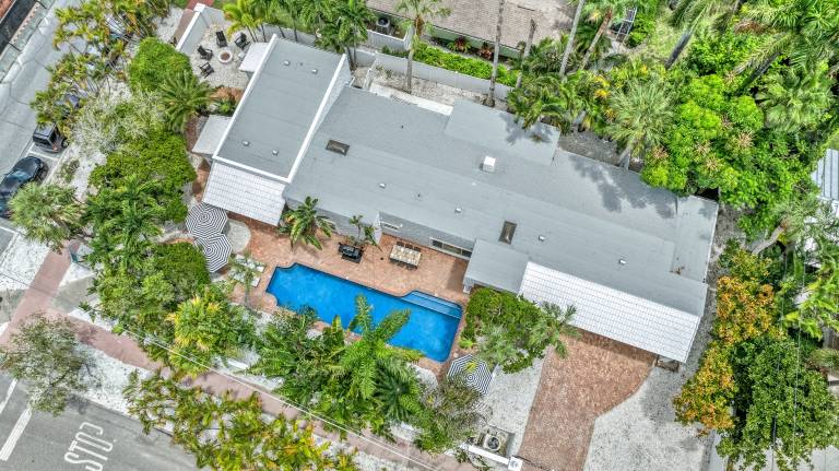 Five Palms-Indulge in a Stunning Lido Key Retreat with Private Pool, Firepit, and Steps to the Beach — photo 3