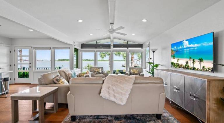 Relax in Style – 5BR Home w Pool Hot Tub Stunning Harbor Views — photo 3