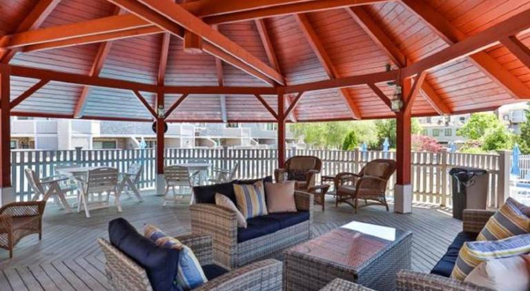 Spacious Oceanfront 3BR Condo with Private Beach in Ideal Hyannis Location — photo 2
