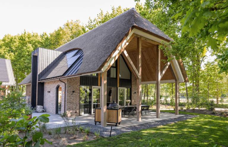 Ferienhaus mit Sauna, Terrasse und Grill