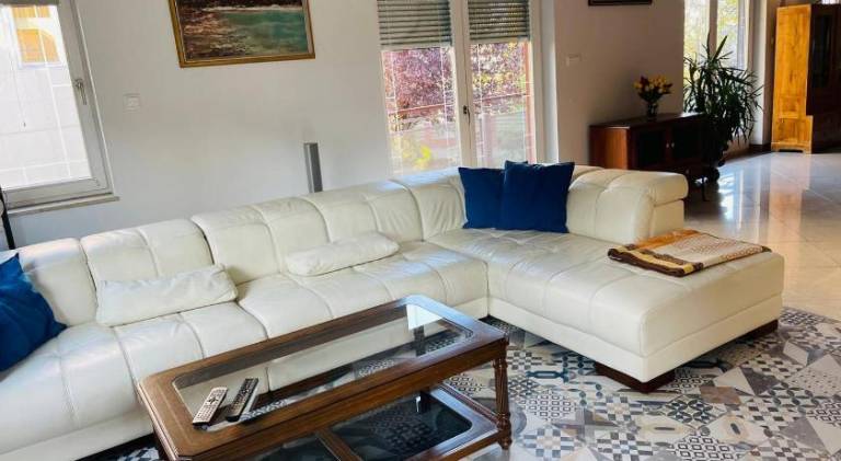 Rental apartment with terrace, yard & BBQ — photo 4