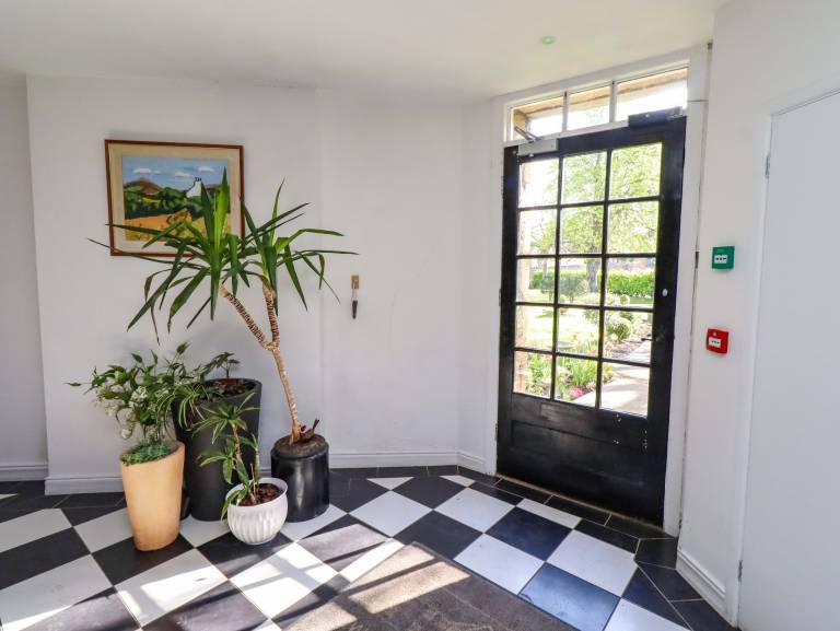Cottage with garden — photo 4