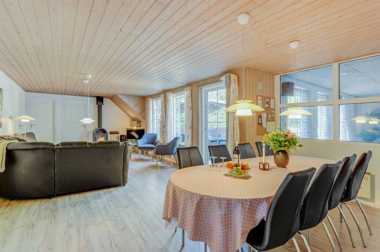 Vacation home with sauna, jacuzzi & private pool — photo 5