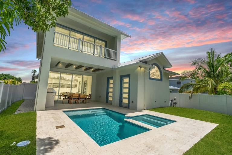 House Pelican Bay