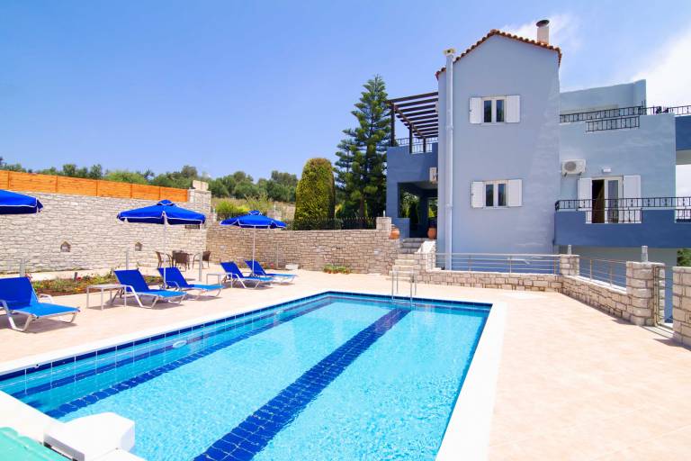 Villa with yard, barbecue & private pool in Rethymno