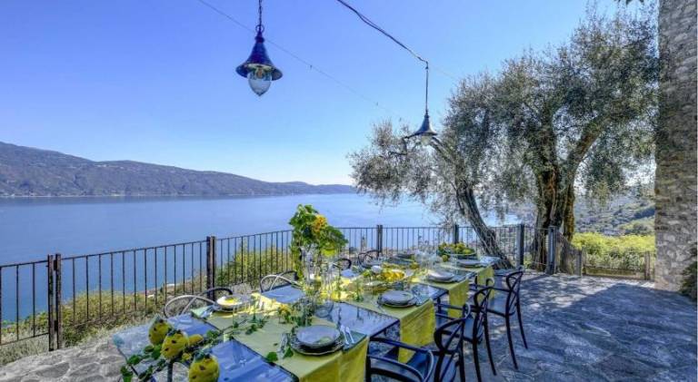Beautiful villa with pool | Close to the beach | Dogs allowed in Gargnano