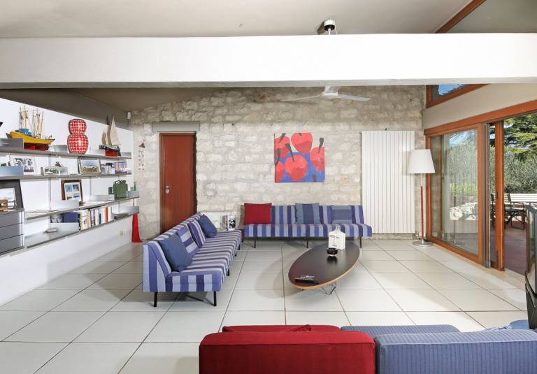 Villa with terrace, private pool & yard — photo 5