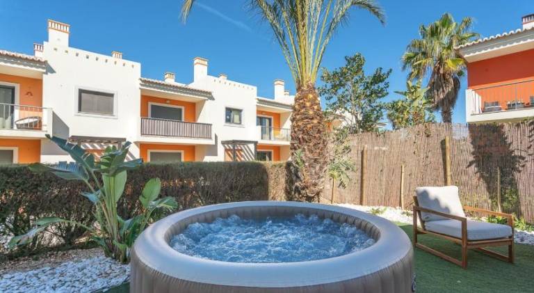 Villa with barbeque, pool & garden — photo 3