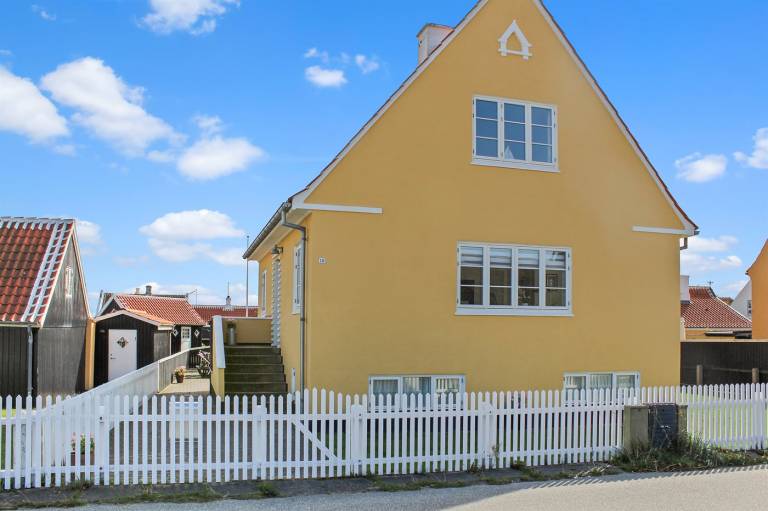 Vacation home with terrace & yard | Sea view | Next to the beach | Dogs allowed in Skagen