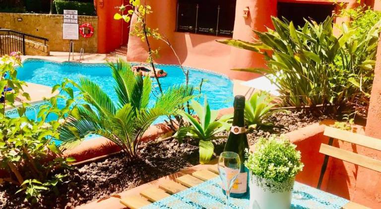 Apartment with pool in Marbella