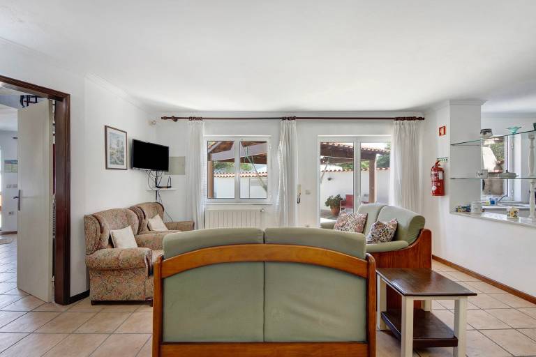 Fully equipped ample vacation home with garden, private pool & patio | Garden view | Pets allowed — photo 4