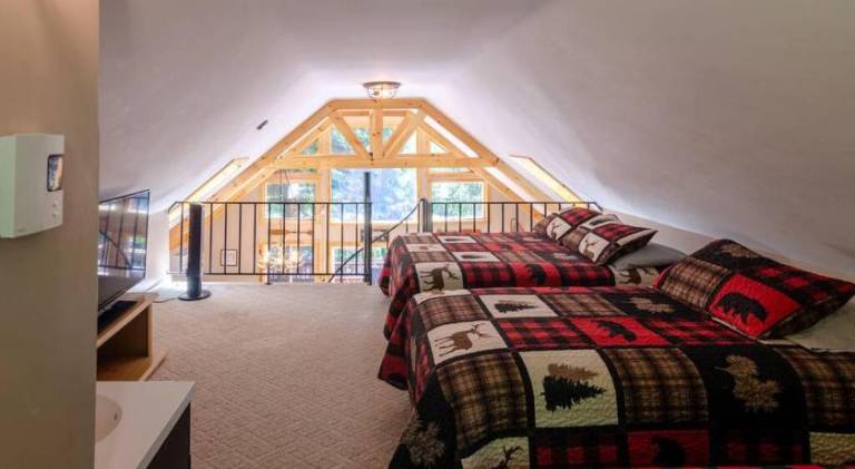 Vacation home with jacuzzi — photo 2