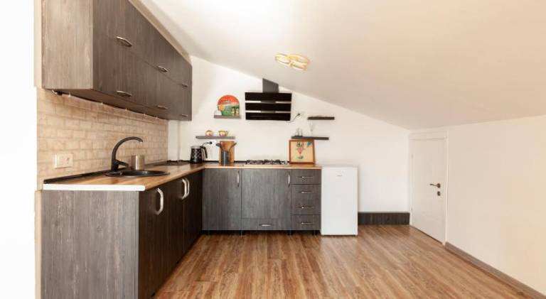 Rental apartment with patio & garden | Suitable for remote work | Dogs allowed — photo 4