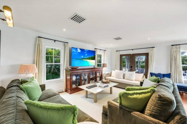 Charming vacation home with jacuzzi, garden & grill | Garden view | Pet-friendly — photo 3