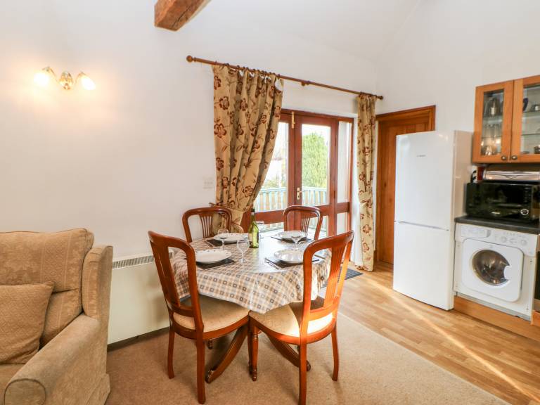 Child-friendly charming cottage with jacuzzi & yard | Pets are welcome — photo 5
