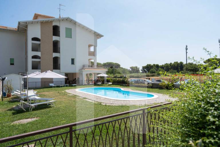 Fully equipped charming rental apartment with pool & patio | Beach view | Next to the beach | Pets allowed — photo 3