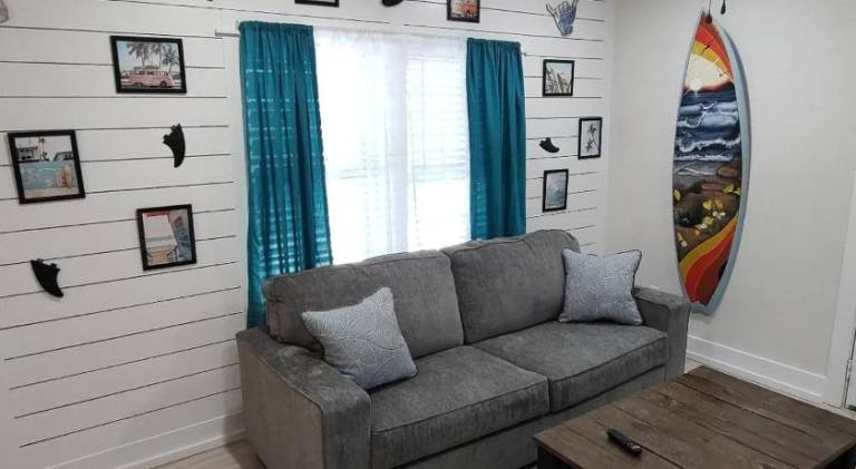House with 1 room for 6 persons in Galveston, TX