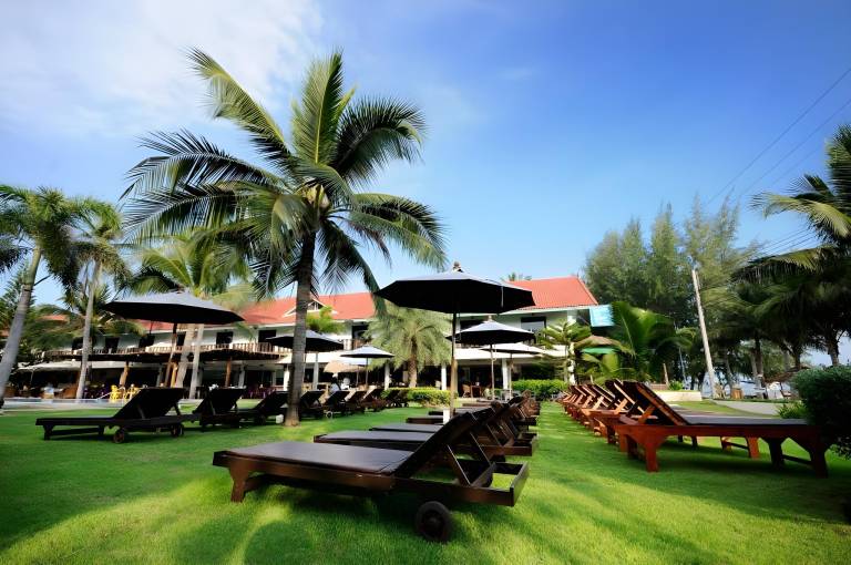 Dolphin Bay Beach Resort — photo 5