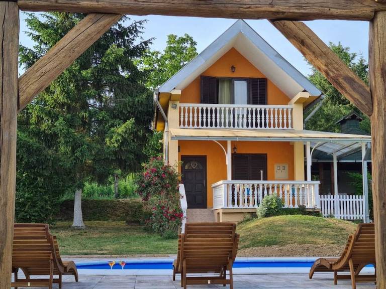 House  Nova Kapela