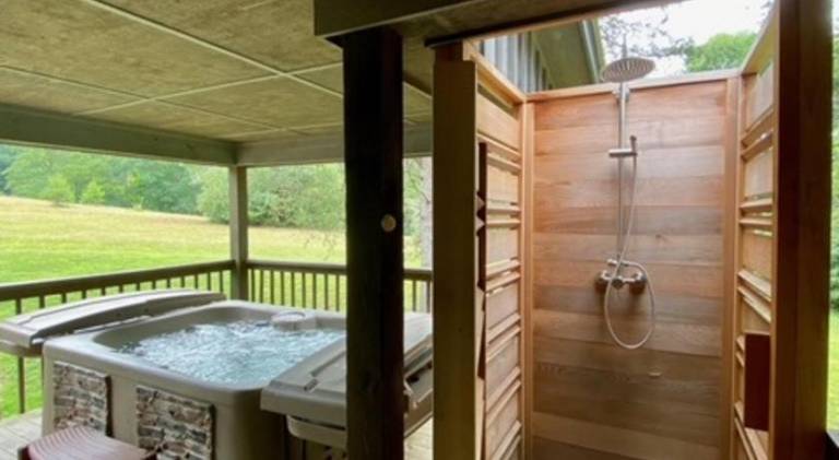 Vacation home with pool & hot tub — photo 3