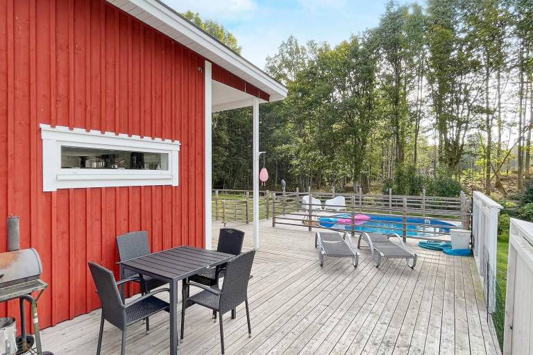 Fully equipped vacation home with yard & pool | Pets are welcome — photo 5