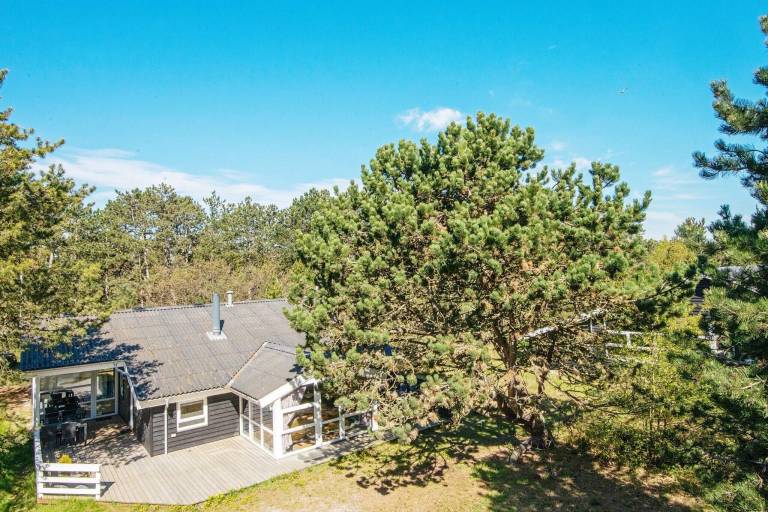 Fully equipped vacation home with barbeque, sauna & patio | Pet-friendly — photo 2
