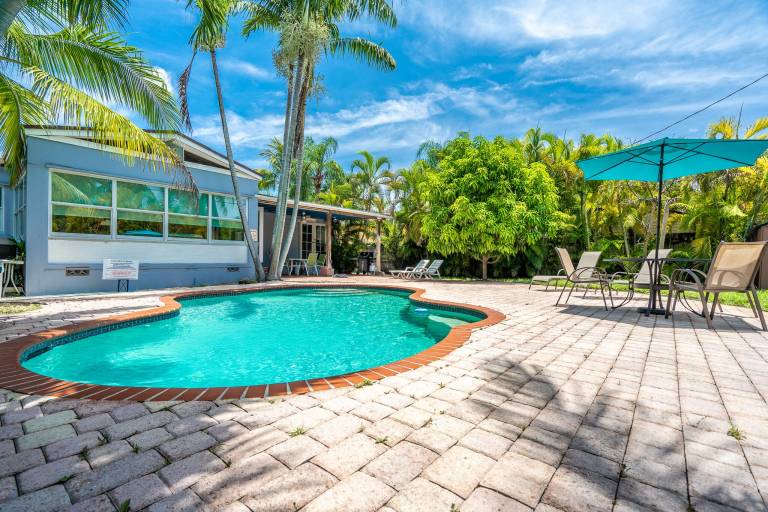 House  Hallandale Beach