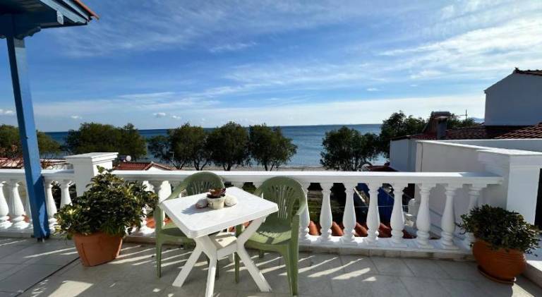 Holiday apartment with patio — photo 5