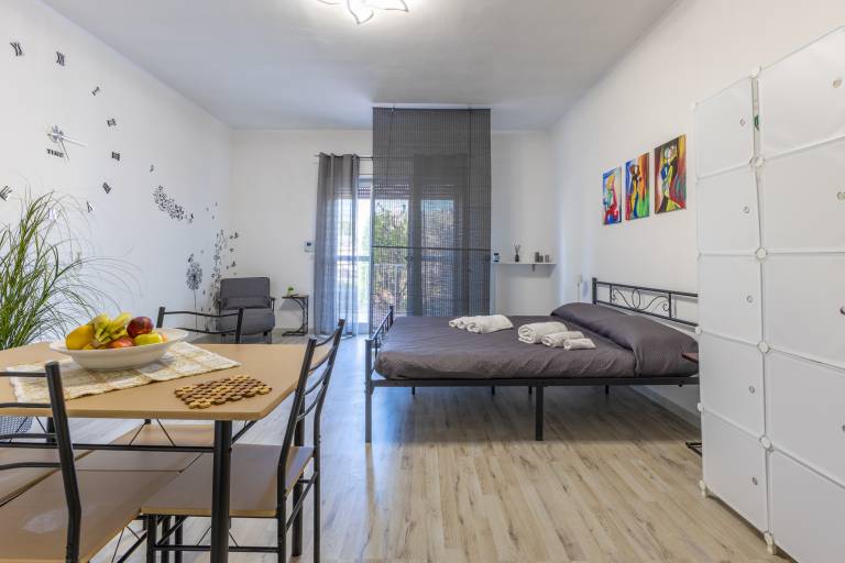 Apartment 'Monolocale In Villa Con Piscina' with Mountain View, Shared Pool and Wi-Fi in Ragusa