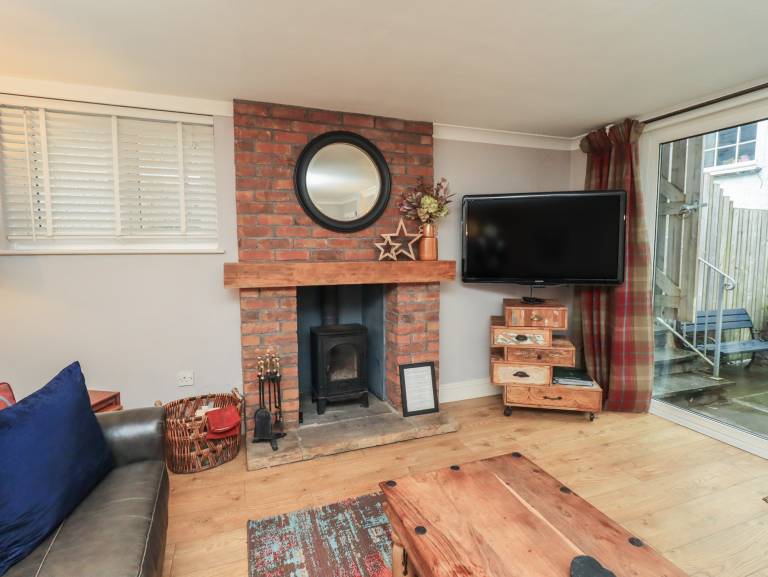 Cottage with garden — photo 4