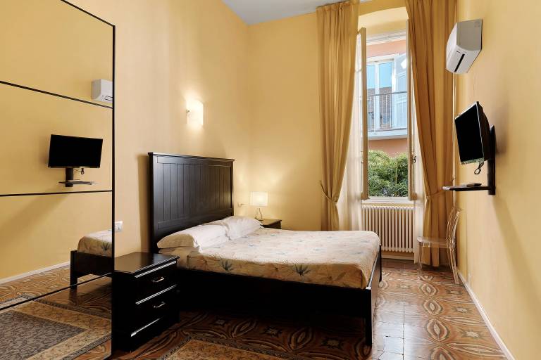 Room 'Camera Matrimoniale' with Shared Garden, Wi-Fi and Air Conditioning in Chiavari