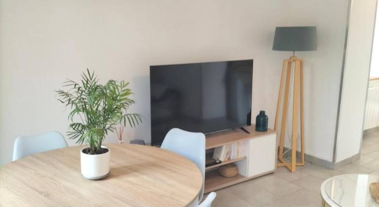 Serviced apartment with patio & garden | Dogs allowed in Mondeville