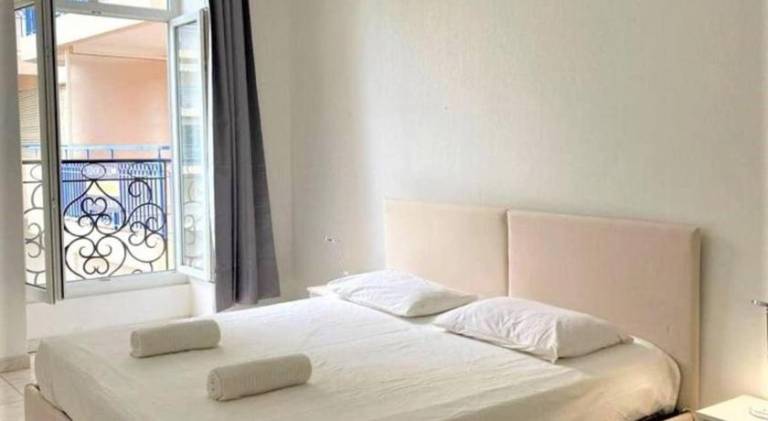 Fully equipped nice rental apartment with patio & garden | Next to the beach | Dogs allowed in Menton