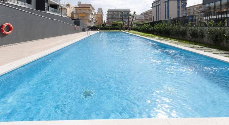 Holiday apartment with garden, pool & patio | Beach nearby | Pet-friendly — photo 3